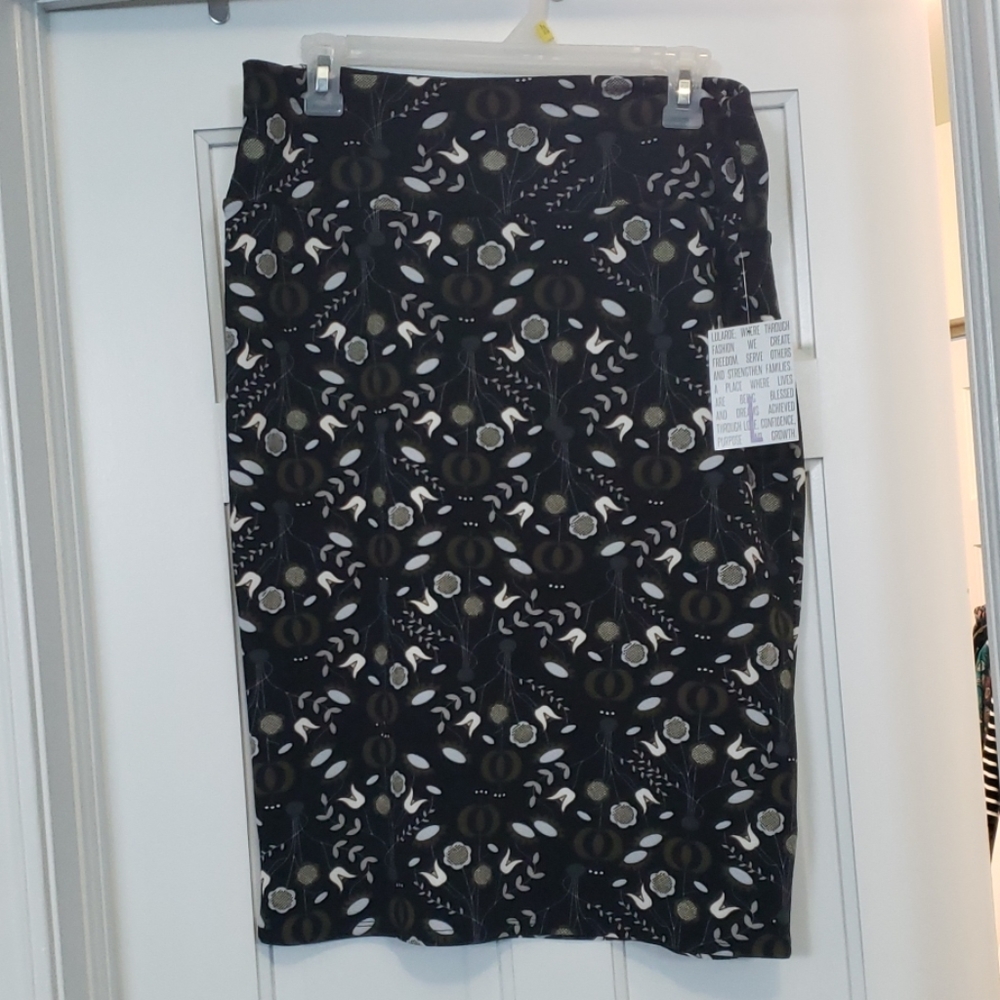 LuLaRoe Cassie skirt